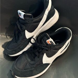 Black Nike waffles, men’s 7.5, like new!